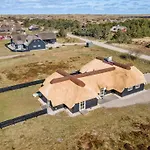Ege - 200m From The Sea By Interhome